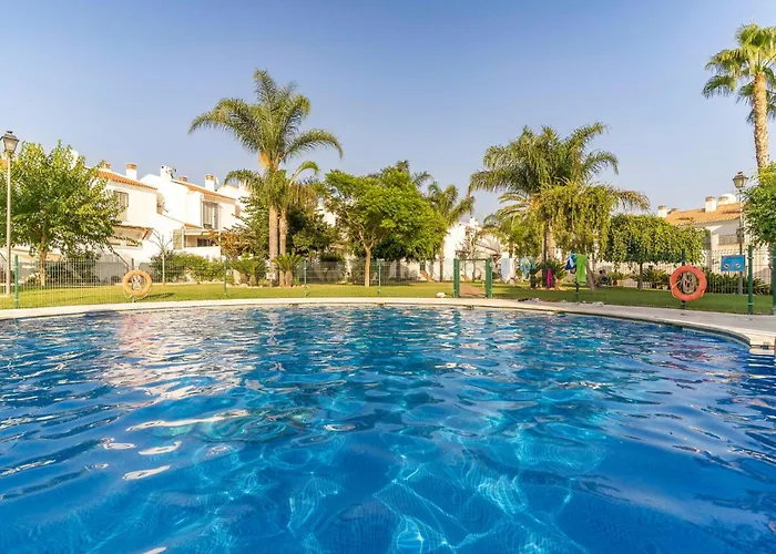 Stunning Home In Caleta De Velez